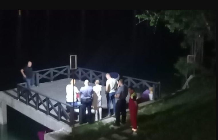 Dva brata upala u vodu, čuvar spasio jednog: Detalji JEZIVE TRAGEDIJE na Jablaničkom jezeru, roditelji bili u blizini