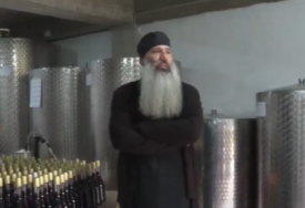 (VIDEO) Oni koji su probali, imaju samo riječi hvale: Manastirska rakija iz Donje Bišnje stigla na sve kontinente