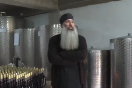 (VIDEO) Oni koji su probali, imaju samo riječi hvale: Manastirska rakija iz Donje Bišnje stigla na sve kontinente