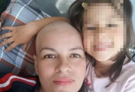 "Kćerkicama sam rekla da mi je kosa opala zbog virusa" Hrabra Marija je radila u operacionoj sali na dan kad je čula STRAŠNU DIJAGNOZU, sada vodi tešku BITKU ZA ŽIVOT