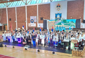 “NJEGUJEMO KULTURNU BAŠTINU" U Višegradu počeo Međunarodni festival folklora, učestvuje oko 300 igrača