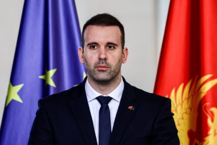 DIPLOMATSKI SKANDAL Premijer Crne Gore zakasnio na sastanak, bugarski predsjednik sa delegacijom napustio zgradu Vlade