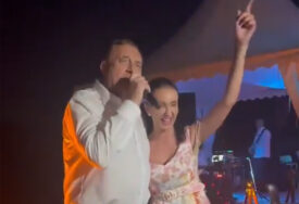 (VIDEO) "Prokleta je Amerika" Milorad Dodik zapjevao zajedno sa kćerkom Goricom