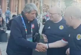(VIDEO) PJEVALI SRBIJI U ČAST Ovi navijači Škotske će svim srcem navijati za Orlove, a posebno ih je oduševio Dika Stojanović