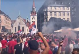 (VIDEO) EPILOG TUČE Povrijeđeno je 9 policajaca, a navijača Srbije?