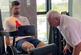 (VIDEO) BRŽE NEGO ŠTO JE IKO OČEKIVAO Novak Đoković se ekspresno vratio treninzima, Srbin radi punom parom nakon operacije koljena