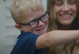 (VIDEO) Njegova snaga je INSPIRACIJA MNOGIMA: Oliver je dječak sa Daunovim sindromom koji obožava fudbal i školu, a najteže mu pada ljetnji raspust