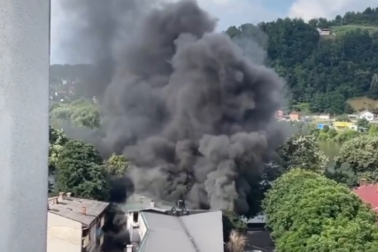 (VIDEO) Požar u Novom Gradu: Gori UGOSTITELJSKI OBJEKAT