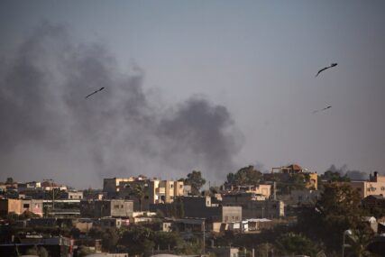 UDAR NA RAFU Izraelski helikopteri napali grad, vode se i žestoke borbe na ulicama