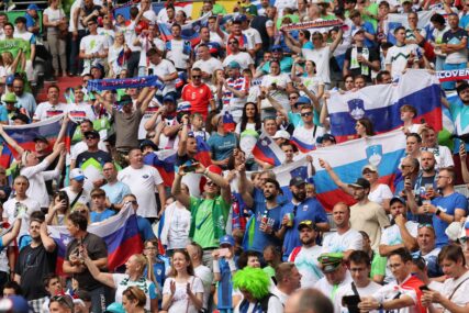 (VIDEO) Slovenci protiv Srbije oborili rekord: Luka Jović rastužio više od 20.000 navijača iz dežele