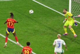 Sjajna fudbalska predstava u Gelzenkirhenu: Španci napadali u prvih 45 minuta, Donaruma podigao zid na gol liniji
