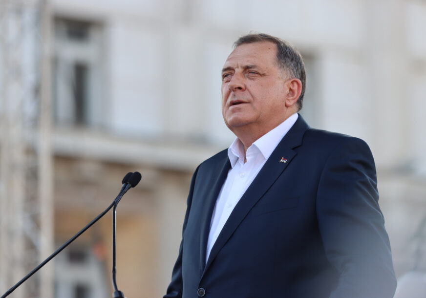"Srpski narod će se ujediniti ovog vijeka" Dodik ispred kule "Beograd" poručio da uspiju oni koji se usude da brane svoj identitet