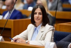 “Poslodavcima zabraniti otpuštanje žena koje su u drugom stanju” Vukomanovićeva traži izmjene Zakona o radu