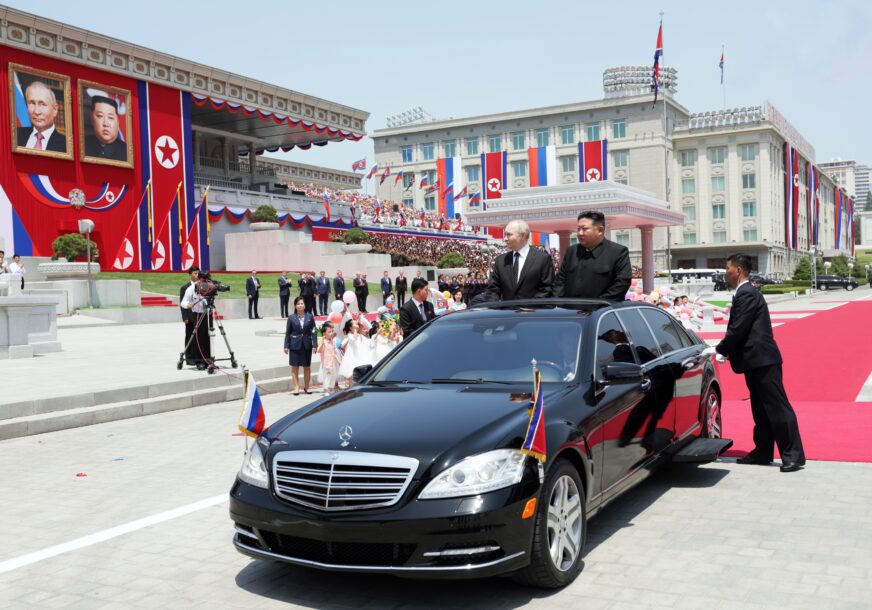(FOTO) Putin i i Kim NA KROVU limuzine: Gotovi razgovori dva lidera, ovako je izgledao završni dan posjete