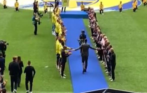 (VIDEO) I BOGOVI PLAČU Ibrahimovića jedva nagovorili da se zvanično oprosti, a on nije htio svjetla pozornice