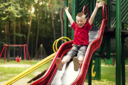 Evo zašto djeca najviše VOLE TOBOGANE na igralištima: Osim što je zabavno za mališane, evo zašto je i korisno