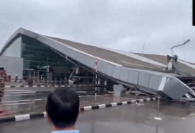(VIDEO) HAOS U INDIJI Srušio se krov na aerodromu u Nju Delhiju, ima žrtava, svi letovi otkazani