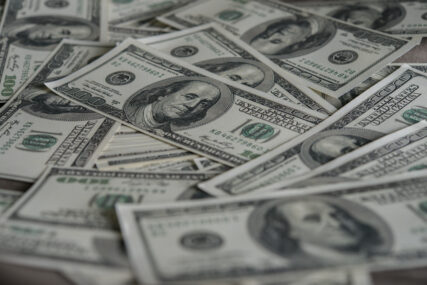 Dolar dostigao 38-godišnji maksimum: Japanske vlasti zabrinute zbog BRZOG PADA JENA