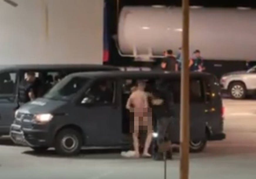 (VIDEO) OKONČANA DRAMA U TUZLI Uhapšen muškarac koji je pucao i slupao 2 automobila, pronašli ga GOLOG