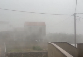 Žuti meteoalarm u Hrvatskoj: Zbog bure ZATVOREN SAOBRAĆAJ na Krčkom mostu