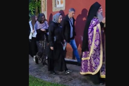 (VIDEO) "DOBILA SAM BLAGOSLOV, ŽIVOT IMA DRUGU DIMENZIJU" Tiktokerka, majka 3 djece, živjela je u manastiru na Kosovu