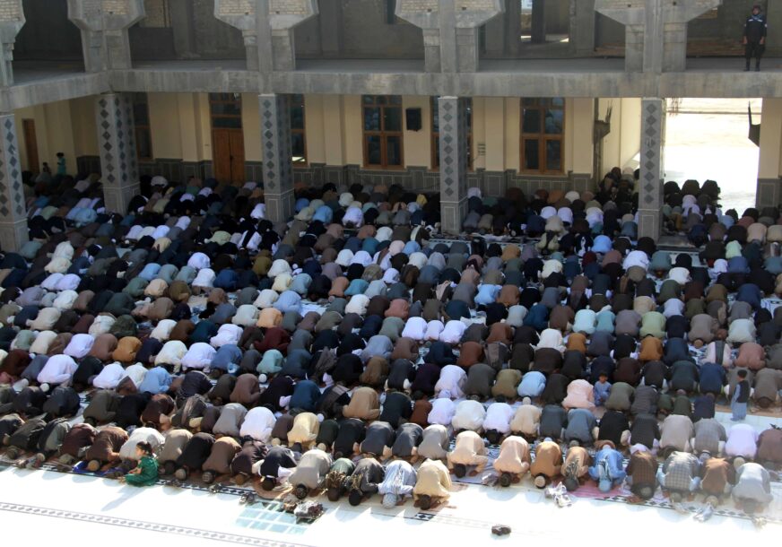 Molitva u džamiji