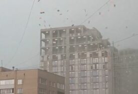 (VIDEO) TORNADO ODNIO DVA ŽIVOTA Uragan protutnjao Moskvom, ljudi trče i traže spas