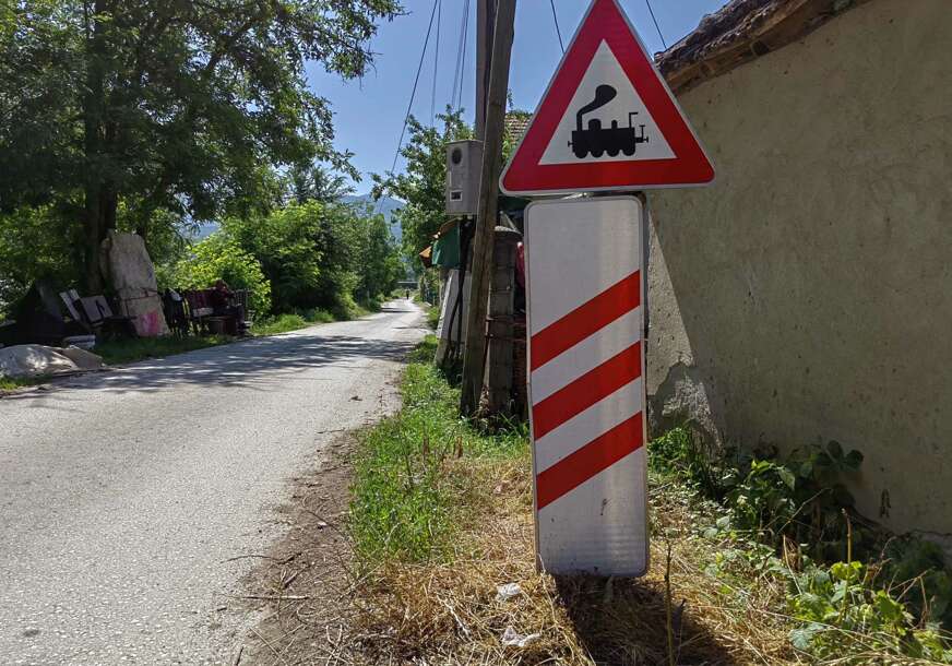 (FOTO) Dvije godine se borio za život: Preminuo Miloš (17) koji je doživio strujni udar na željezničkoj stanici