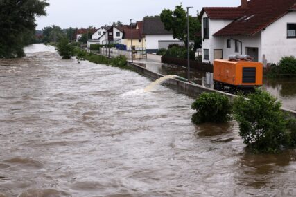 Pljuskovi i oluje haraju Bavarskom: Više ljudi NESTALO U POPLAVAMA, među njima i mladi vatrogasac