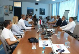 (FOTO) "Ovaj dokumet je odraz međusobnog razumijevanja" Potpisan novi Kolektivni ugovor za sve zaposlene u Elektroprivredi Republike Srpske