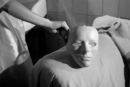 Scena iz horora "Oči bez lica"