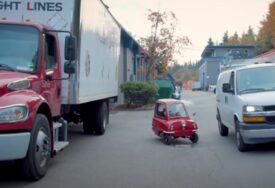 (VIDEO) SLATKI AUTIĆ ZA DUBOKI DŽEP Najmanji automobil na svijetu ima metar sa metar, ima samo 59 kilograma, 4 konjske snage i vrtoglavu cijenu