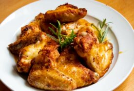 SOČNA I MEKANA KAO DUŠA Sjajan recept za najsočniju piletinu od samo 3 sastojka