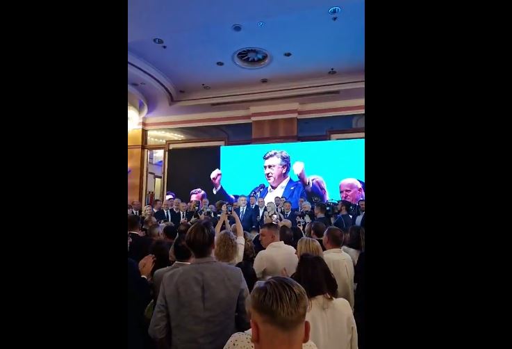 (VIDEO) Preliminarni rezultati izbora za EU parlament:  HDZ osvojio najviše mandata, Plenkovića prekidaju pljeskom, skandiraju "pobjeda"