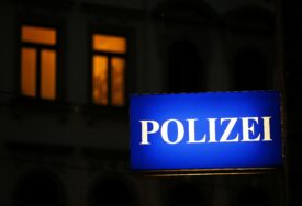 (FOTO) Horor na stanici u Njemačkoj: Djevojka (20) ubila muškarca (64) zbog uznemiravanja, ZABILA MU NOŽ U SRCE