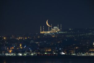 polumjesec iznad Istanbula
