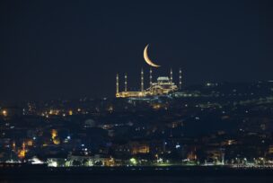 polumjesec iznad Istanbula