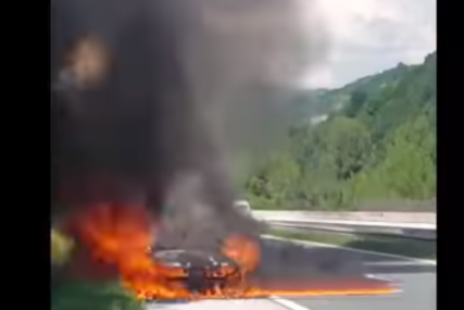 (VIDEO) POŽAR NA AUTO-PUTU Zapalio se automobil, vatrogasci izašli na teren