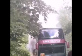 (VIDEO) "Djeca su bila istraumirana" Novi detalji požara u autobusu koji je prevozio osnovce, policija ga pregledala