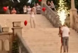 (VIDEO) "BRAVO ZA LJUBAV" Romantična prosidba na Kalemegdanu oduševila region, CRVENI BALONI i vatromet