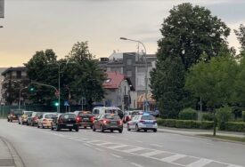Automobil naletio na električni trotinet: Oglasila se Banjalučka policija o nesreći u kojoj su POVRIJEĐENE 2 DJEVOJČICE