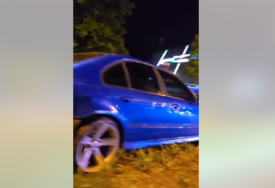 (VIDEO) SAOBRAĆAJKA U BANJALUCI Vozač BMW udario u stub