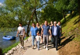 (FOTO) Banjaluka dobila još jednu oazu uz Vrbas: Otvoreno novo šetalište od „Alibabe“ do plaže u Srpskim Toplicama