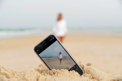 Telefon zaboden u pijesak