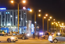 (VIDEO) TEŠKA NESREĆA U TUZLI U sudaru učestvovala 3 automobila, povrijeđena 3 vozača