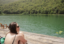 (FOTO) Najmanje, a najljepše u Hercegovini: Otkrijte u čemu je tajna ovog bajkovitog jezera