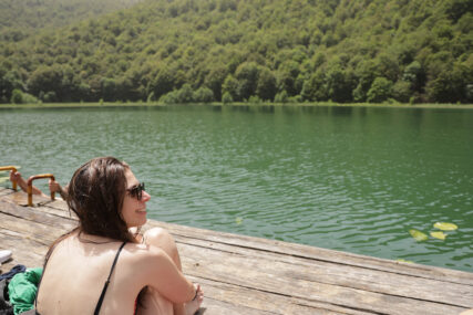 (FOTO) Najmanje, a najljepše u Hercegovini: Otkrijte u čemu je tajna ovog bajkovitog jezera