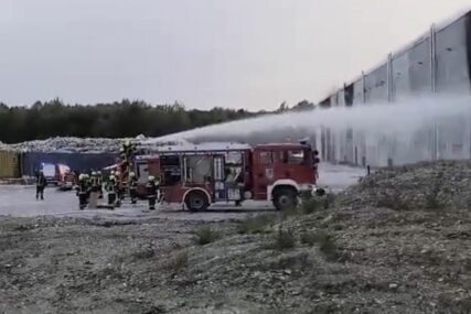 (VIDEO) "ZATVORITE VRATA I PROZORE" Veliki požar izbio u hrvatskom gradu, vatrogasci poslali hitno upozorenje