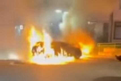 (VIDEO) Sumnja se da je automobil NAMJERNO ZAPALJEN: Novi detalji požara u Palama, "škoda" u potpunosti izgorjela