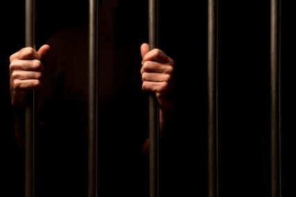 "Nisam željela da ga ubijem, samo zastrašim" Žena iz BiH osuđena na 3 godine zatvora zbog NAPADA NA BIVŠEG MOMKA